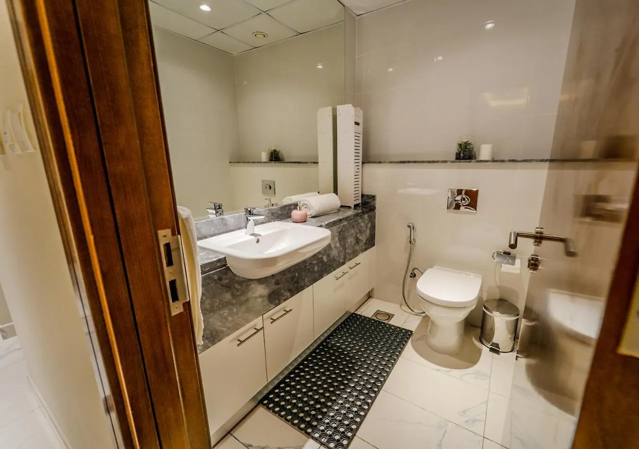 Spacious 1Br In Habtoor City With Canal Views & Close To Dubai Mall Апартаменты