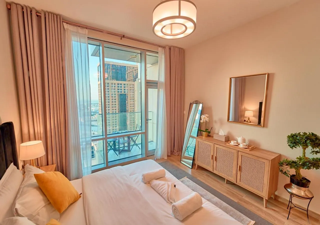 Апартаменты Spacious 1Br In Habtoor City With Canal Views & Close To Dubai Mall ОАЭ